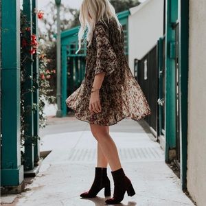 Fall floral Zara dress fully lined in size Medium.